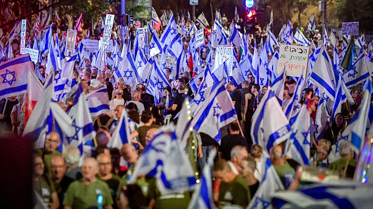 השבת ה-35 למחאה: כ-101 אלף הפגינו בת"א, עוד רבבות ברחבי הארץ
