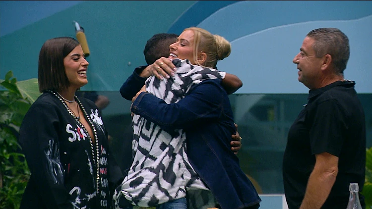 אמא'לה ואבא'לה: המפגש של אברהם עם ספיר וההורים שלה