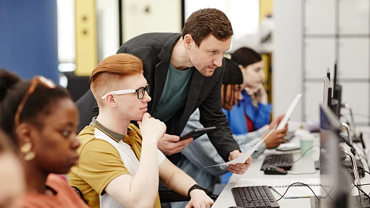 Vibrant Side View Portrait Mal