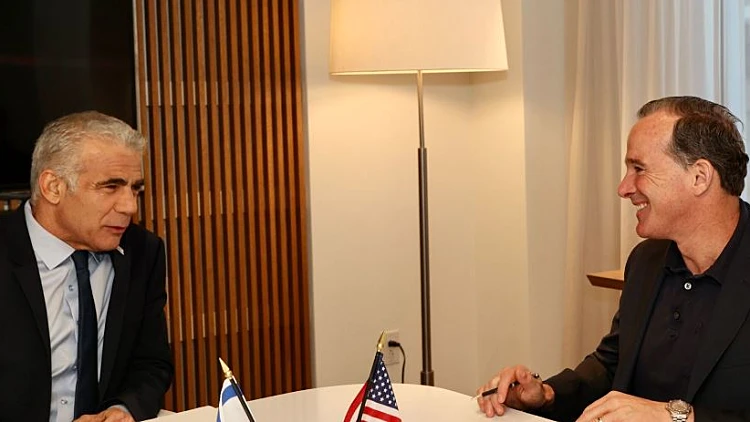 לפיד בארה"ב