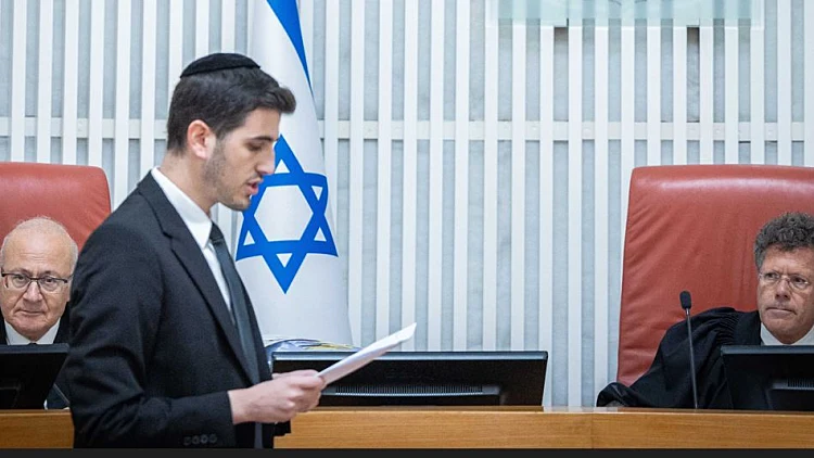 בג"ץ דן בהדחת יו"ר הדואר: "צריכה לקרות קטסטרופה, זה לא המצב"