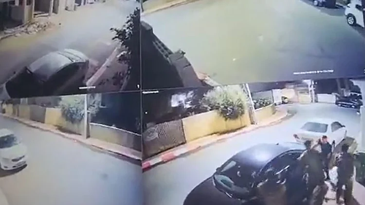 תיעוד חריג מכפר קאסם: לוחמים זרקו רימון ותקפו תושבים