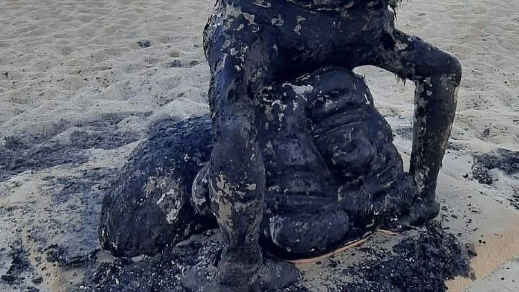 פסל בן גוריון בטיילת בתל אביב נשרף, דר רחוב נעצר בחשד להצתה