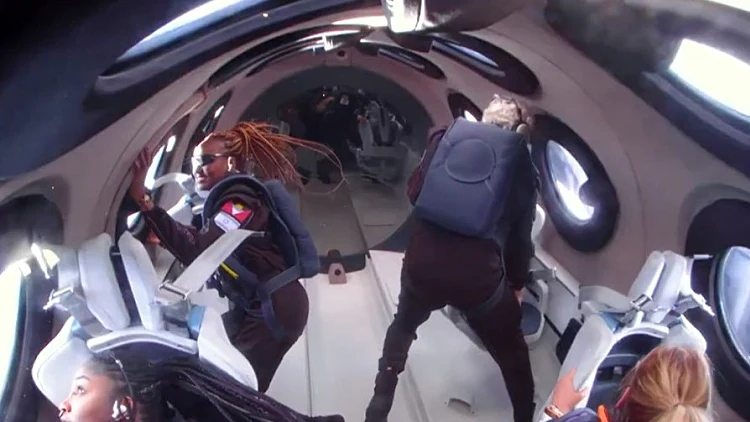 ספינה טרופה, הר געש או טיסה לחלל: אתרי התיירות של העשירים