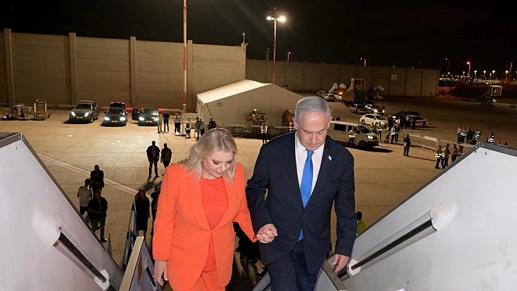 לפני המראתו - נתניהו נגד ארגוני המחאה: "חוברים לאש"ף ואיראן"