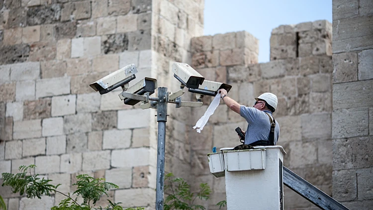 "אינו מתאים לדמוקרטיה": אושר החוק להצבת מצלמות זיהוי פנים