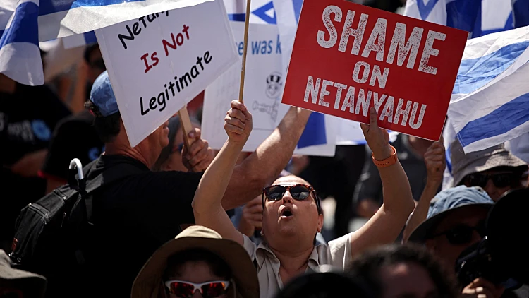 נתניהו נחת בניו יורק: הפגנות מלוות את שיירת ראש הממשלה