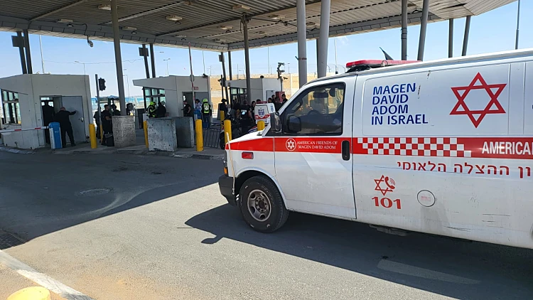 חשד לניסיון פיגוע: מחבל עזתי ניסה לדקור לוחמים במחסום קלנדיה