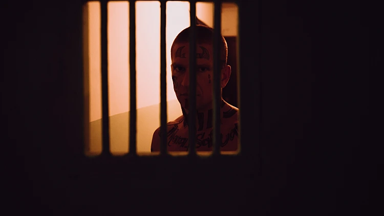 Latinos,criminal,behind,the,bar