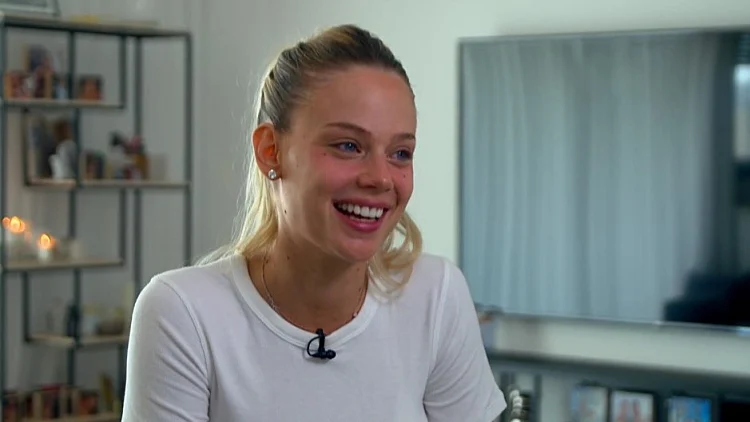 בין לילות בלי שינה למסלול הדוגמנות: בר זומר הפכה לאם