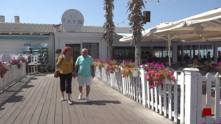 טינדר לגיל השלישי: אפליקציית היכרויות חדשה לבני 60+ בלבד