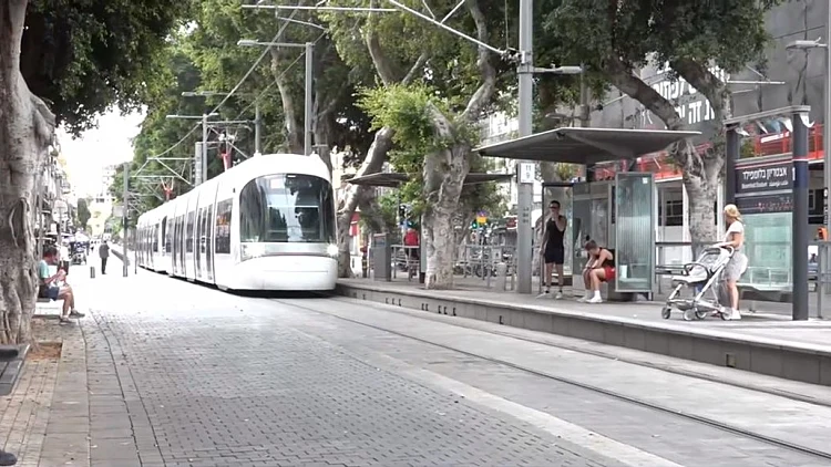 הרכבת הקלה באה - הקונים לא: "המצב רק נהיה גרוע יותר"