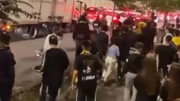 אלימות במגרשים: אוהדי הפועל הותקפו אחרי הניצחון על בית"ר