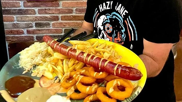 מלצר בית בירה