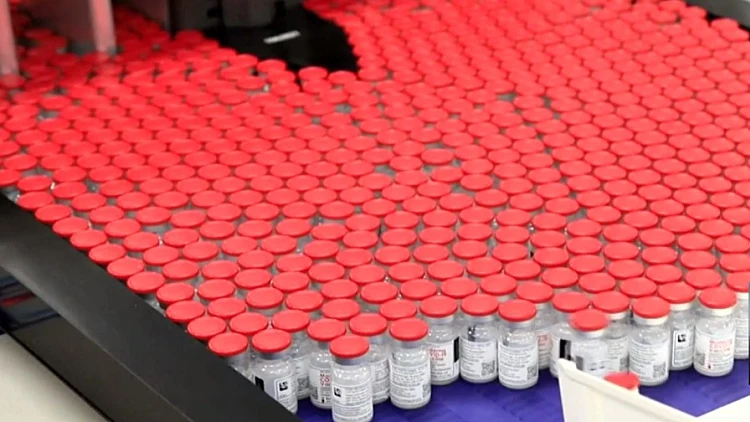 בצל העלייה בנדבקים: מבצע החיסונים לקורונה ולשפעת חוזר