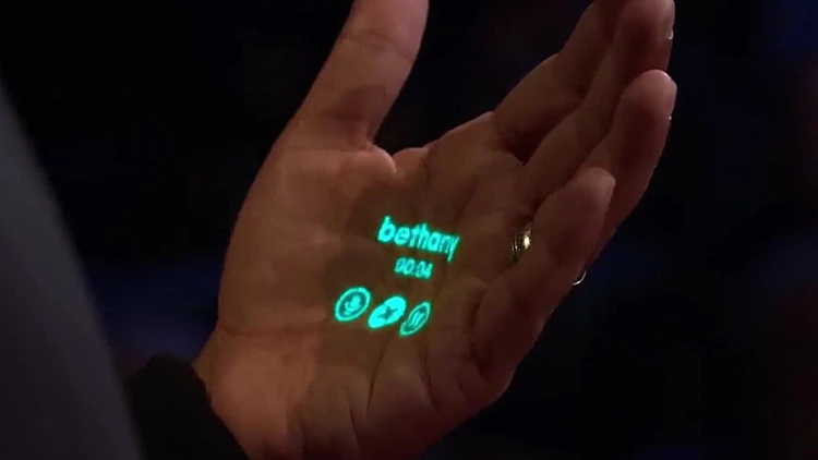 סיכה במקום סמארטפון: הפיתוח שיגרום לנו להיפרד מהטלפונים