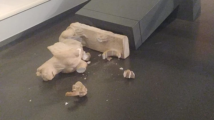 פסל שניזוק מוזיאון ישראל