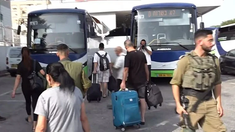 פארסת פינוי התושבים: בתי המלון מלאים - והמערך קרס