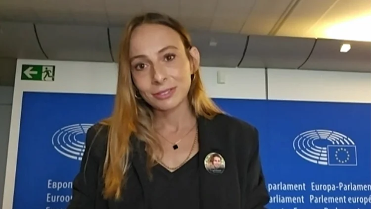 "לא הייתי אמורה להיות כאן גם לא בחיים": לורה במשלחת בבלגיה