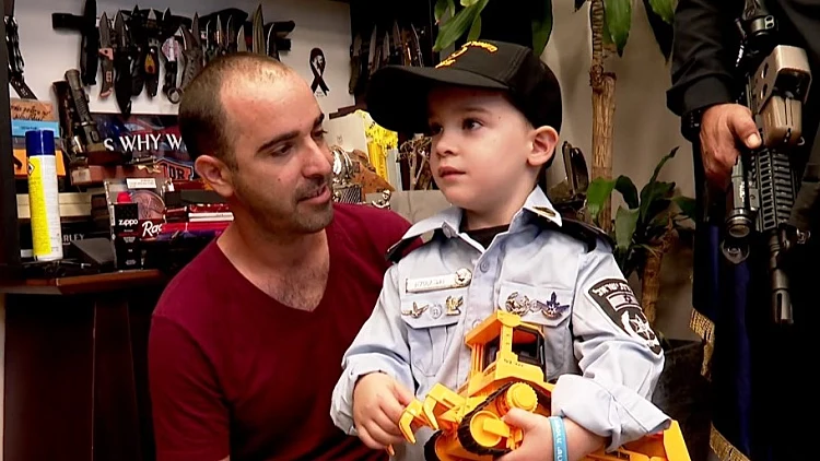 האם נרצחה, הילדים תועדו בזרועות המחבלים: "גררו אותם, זו זוועה"