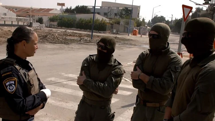 אחרי שחייה ניצלו: המפגש בין לוחמי הימ"מ למפקדת תחנת שדרות