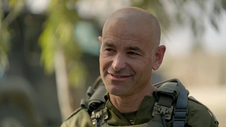 המקור, פרק 16: סיפורי מלחמה