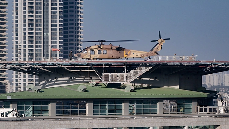 בחדר נפרד, ללא הצהרות: נוהל הטיפול בחטופים בישראל