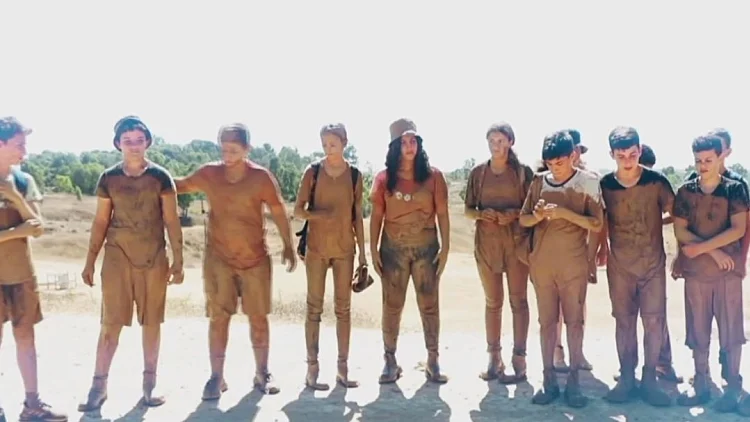 "היינו 15, נשארו 10": הטרגדיה של "כיתת אפרסק" מקיבוץ בארי