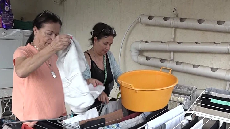 "עם קטן אבל משפחה גדולה": הישראלים שעושים כביסה למפונים