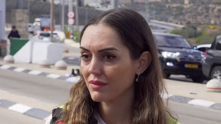 "ירו לכל עבר": הפראמדיקית שנסעה מאחורי המחבלים - וטיפלה בפצועים