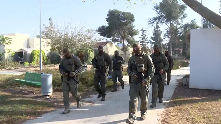 "כמו סוף העולם": המסתערבים שלחמו בניר עוז חוזרים לתופת