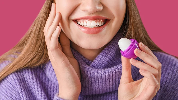 מה עושים עם שפתיים יבשות?