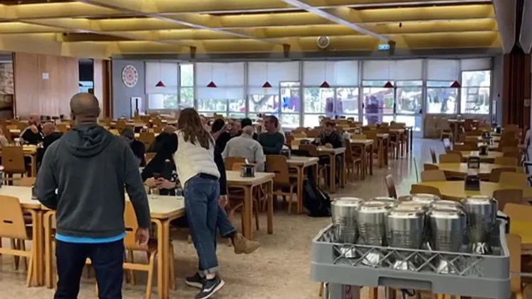 חודש וחצי אחרי הטבח: חדר האוכל של קיבוץ בארי נפתח מחדש