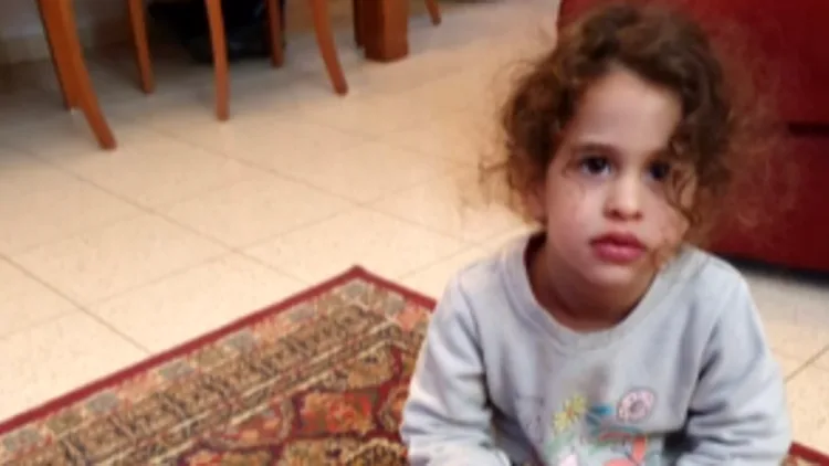 "אני לא מאמין לאף אחד": סבה של אביגיל מחכה לשובה מעזה