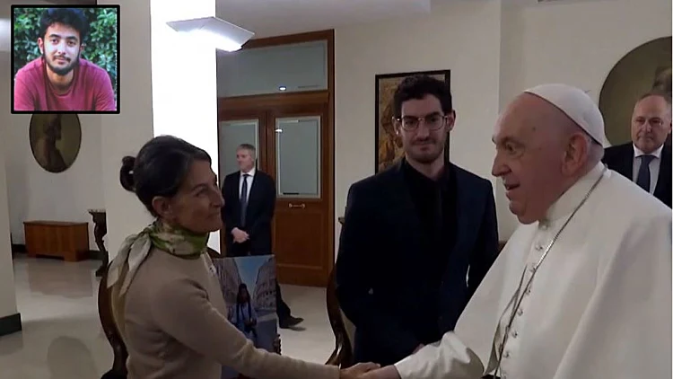 עד האפיפיור: מסע ההסברה חוצה הגבולות של הוריי החטוף בעזה