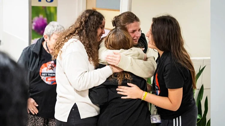 "הגעגוע בלתי נתפס": המסע של נטלי עד לשחרור של אימה מהשבי