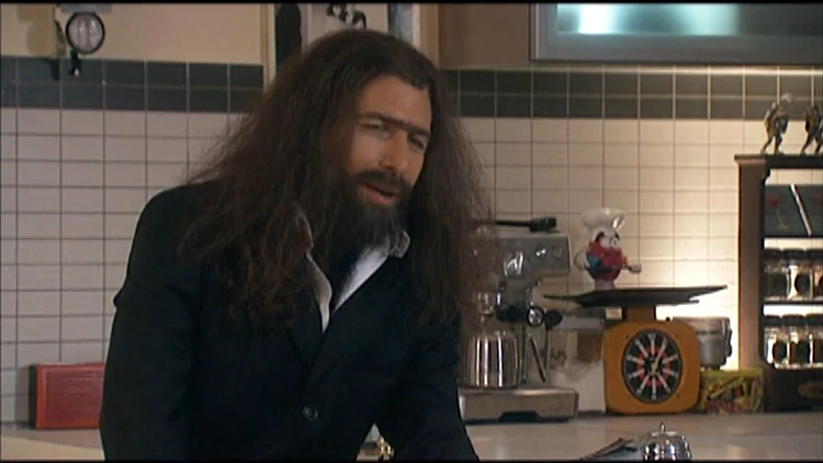 החברים של נאור, עונה 2, פרק 10: החולצה