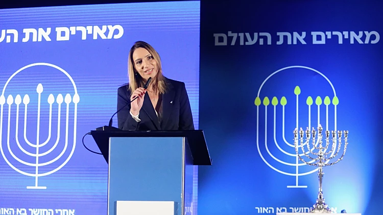 אל על "מאירים את העולם"