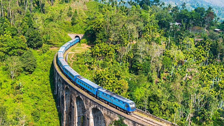 Blue,train,on,nine,arches,bridge,near,ella,in,sri