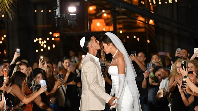 "אמרתי לכולם שאני הולכת להנציח אותו": השמלה שזעזעה את העולם