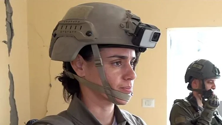 היתקלות מול המצלמות: תחת אש, עם הלוחמות שמחלצות פצועים