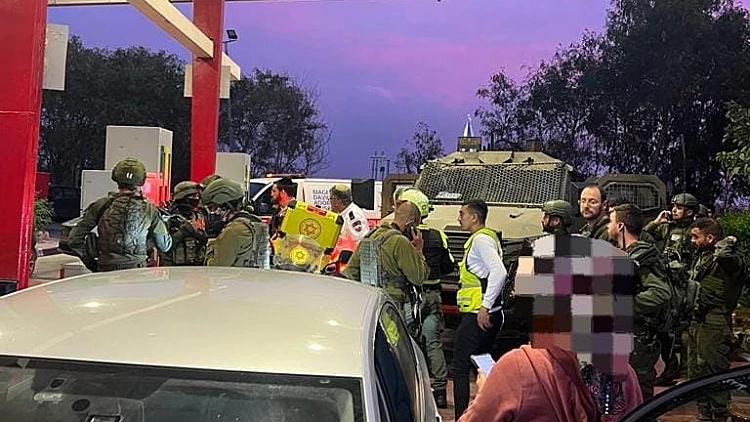 פיגוע דקירה בשומרון: קצין מילואים נפצע קל, המחבל נלכד בתום מרדף