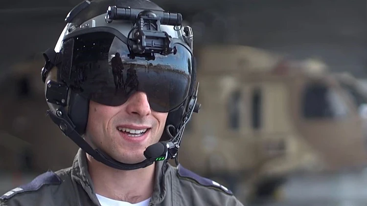 "כמו סוף של סרט מטורף": הטייס שהחזיר את בת דודתו מהשבי