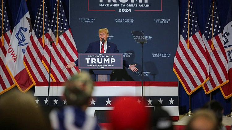 טראמפ בעצרת בחירות באייווה