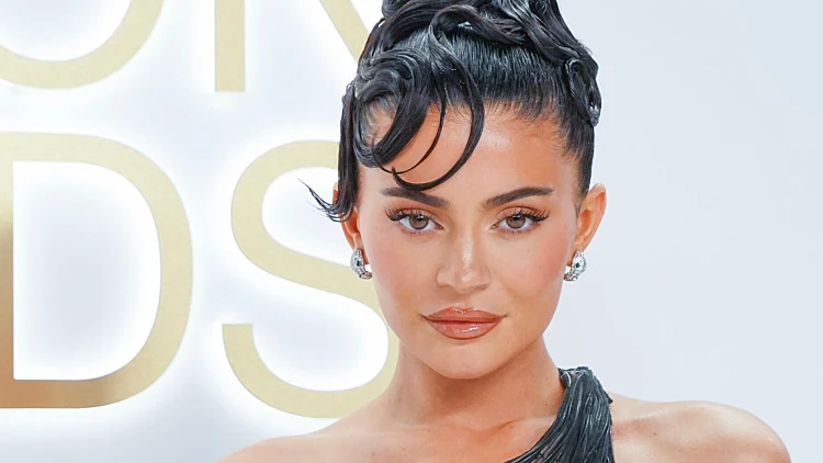 קיילי ג'נר פתחה חזית מול סלינה גומז: הדרמה שכולם מדברים עליה