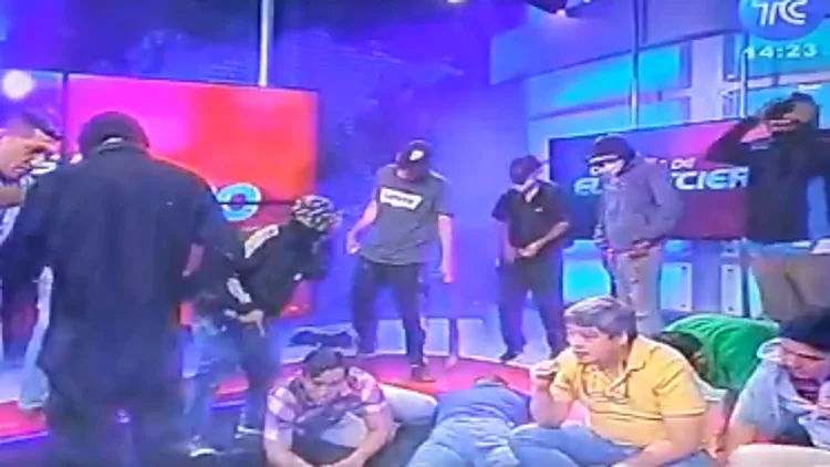 במהלך שידור חי: חמושים השתלטו על תחנת טלוויזיה באקוודור