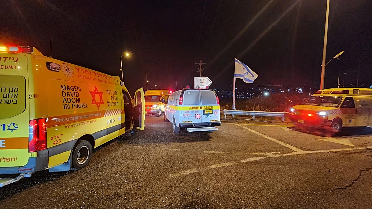 פיגוע באדורה שבהר חברון: פצוע בינוני במקום, 3 מחבלים חוסלו