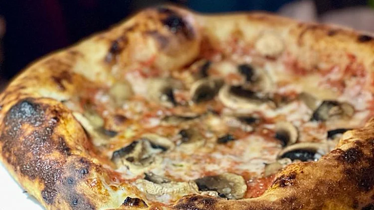 קפה מרטיני, פיצה