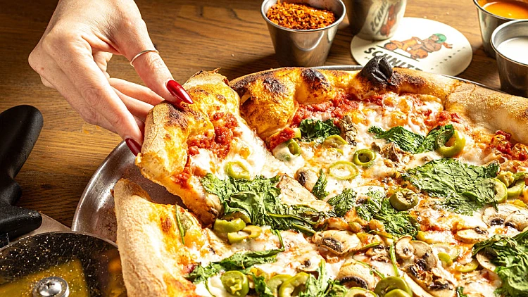 שניט קראפט פיצה ובירה