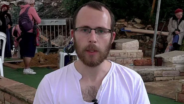 "עם ישראל כולו הגיע לבכות איתנו ביחד": אחיו של ישראל נפרד